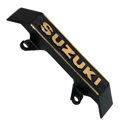 EMBLEMA FRONTAL AX SUZUKI DORADO